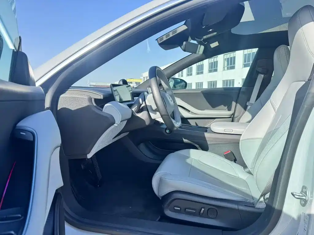NIO NIO ET5T 2024 75kWh Touring 2025 - thumbnail 2