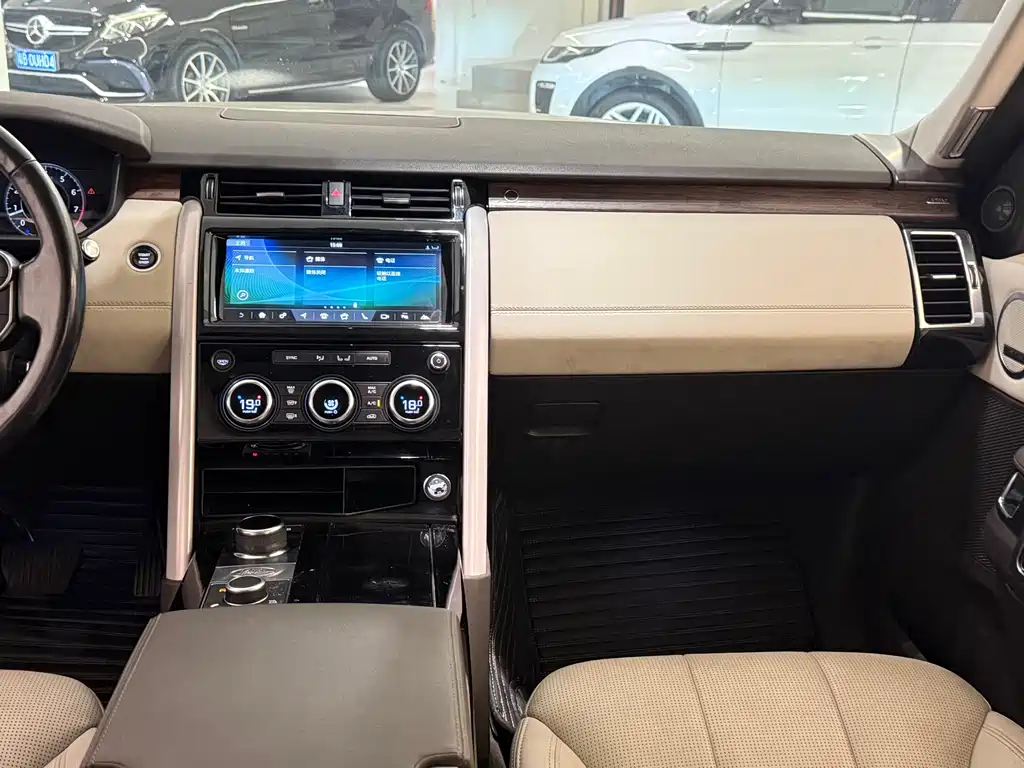 Land Rover Discovery 2017 3.0 SC V6 HSE 2018 - thumbnail 15