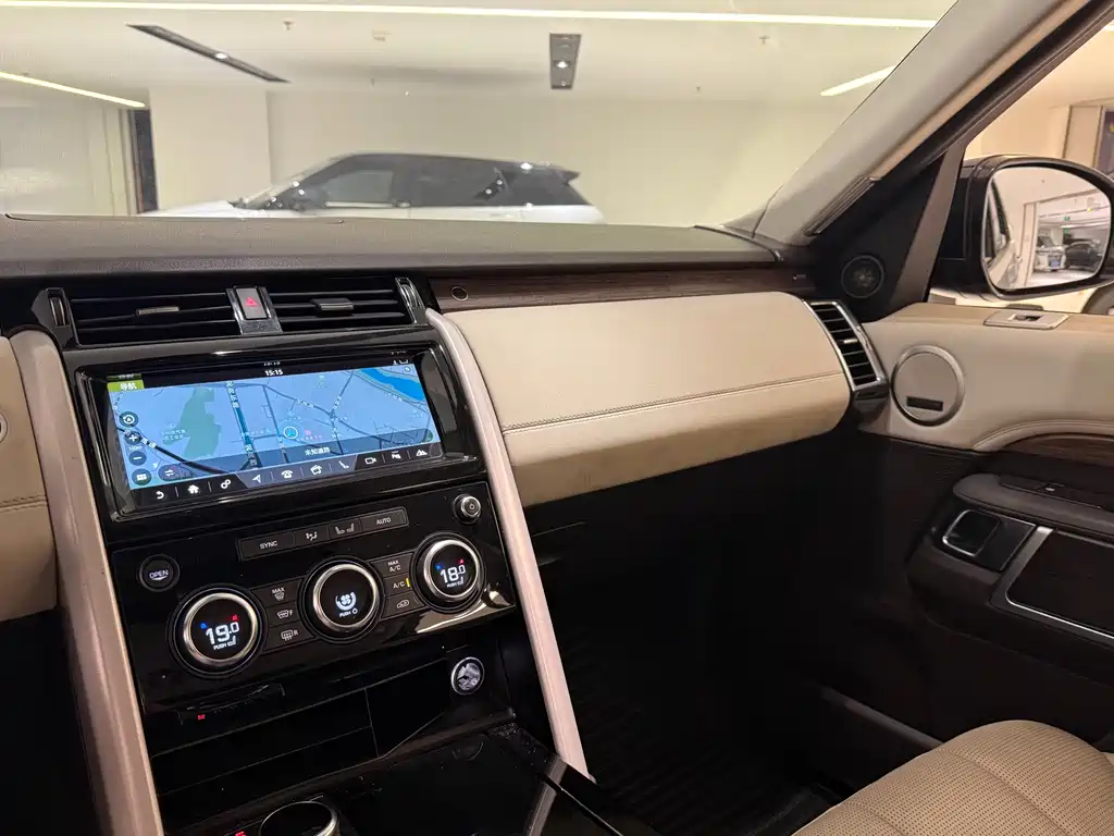 Land Rover Discovery 2017 3.0 SC V6 HSE 2018 - thumbnail 18