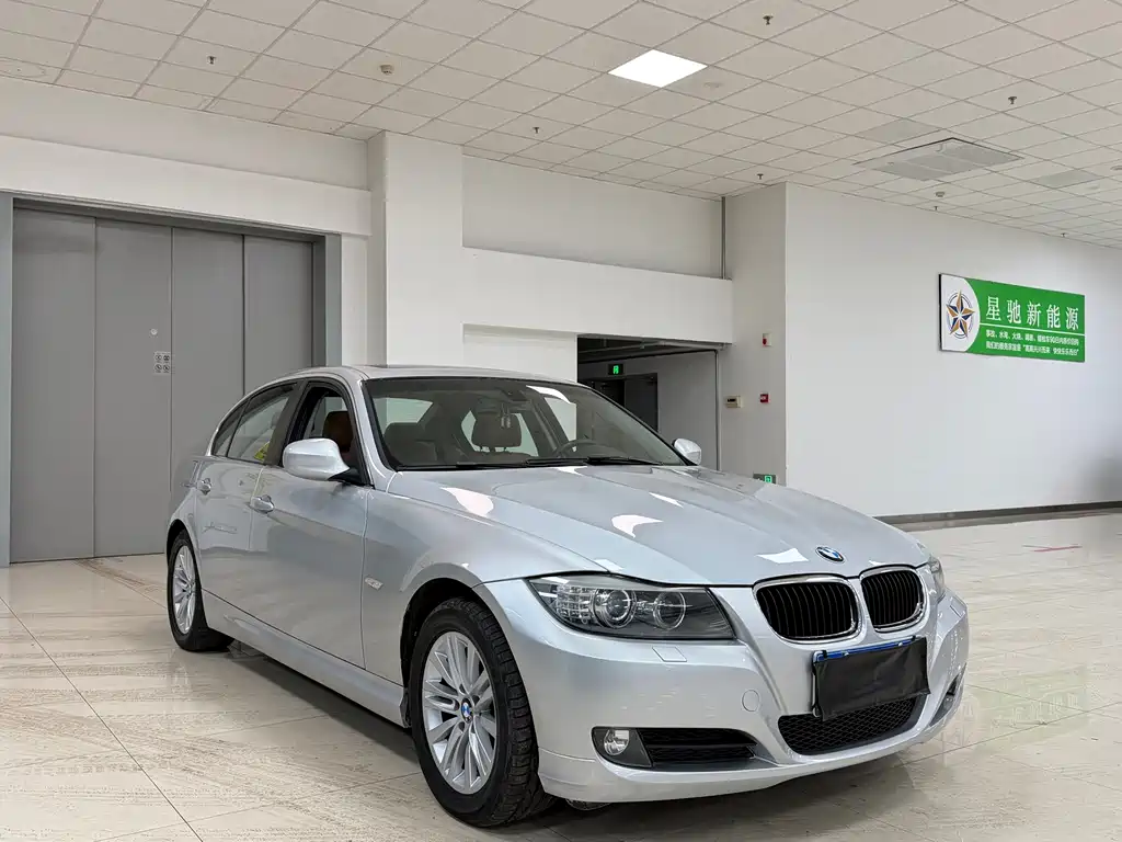 BMW BMW 3 Series 2012 320i Luxury Model 2012 - thumbnail 2