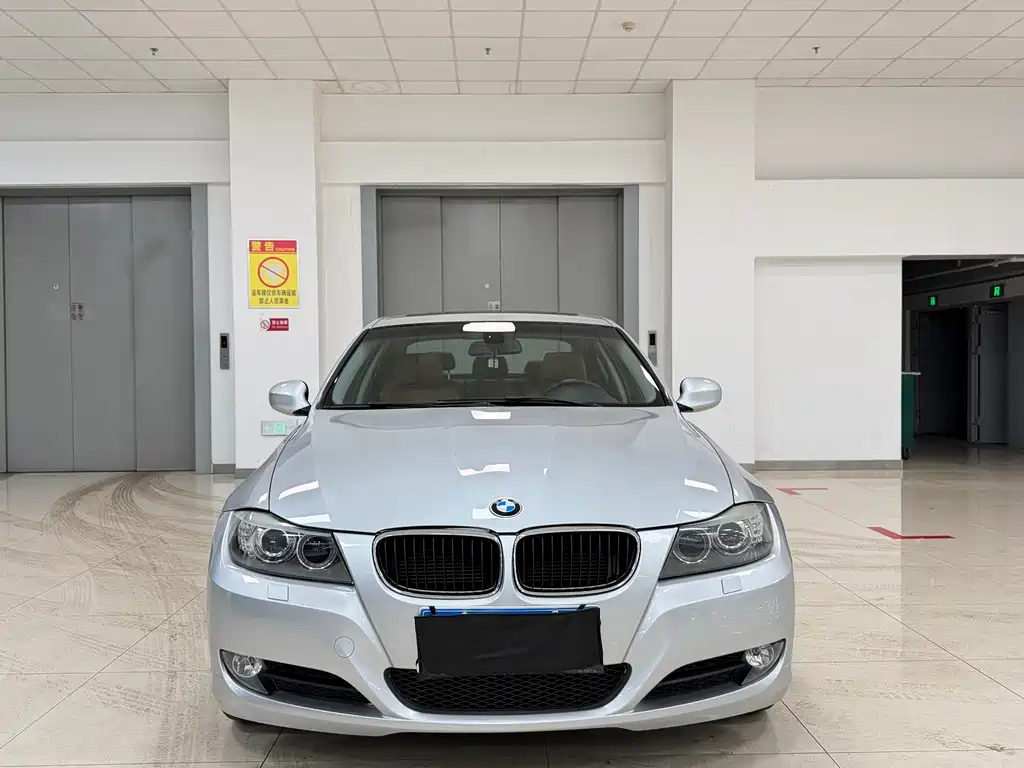 BMW BMW 3 Series 2012 320i Luxury Model 2012 - thumbnail 3