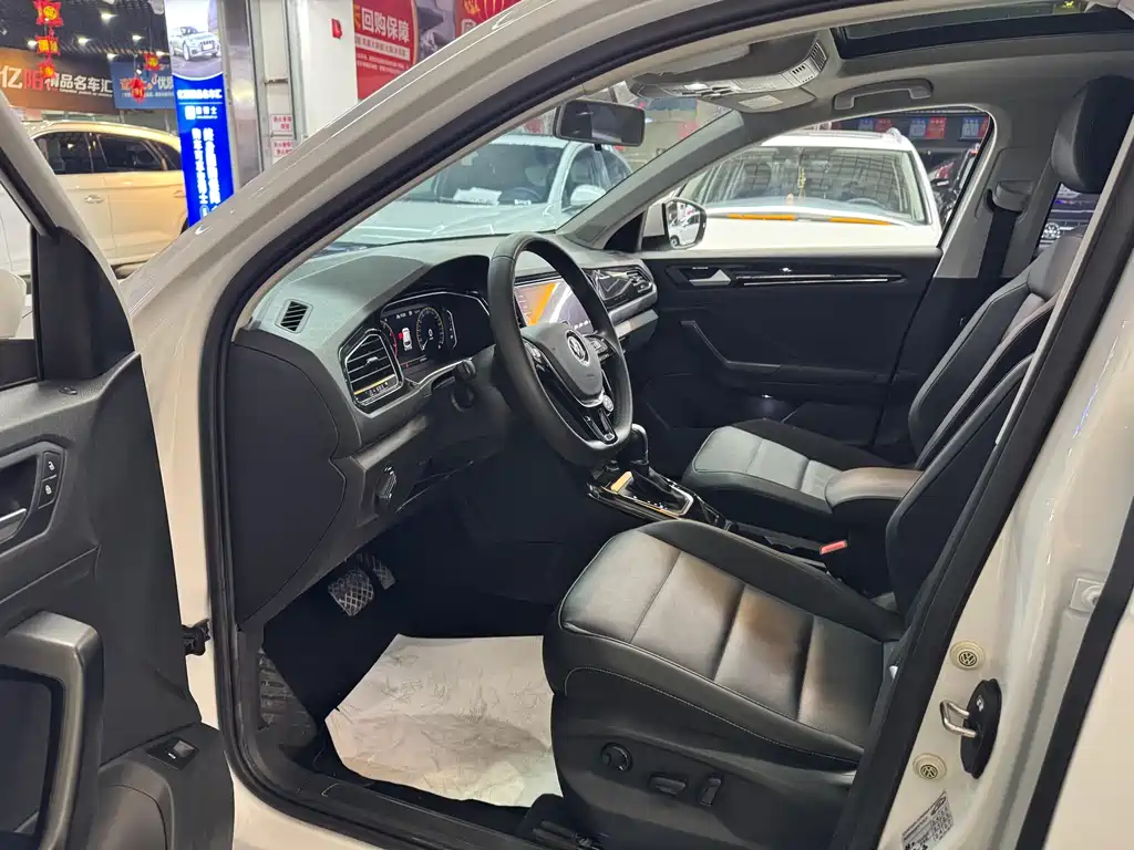 Volkswagen T-Roc 2021 Facelift 280TSI DSG 2WD Comfort & Smart Connect Edition 2022 - thumbnail 5