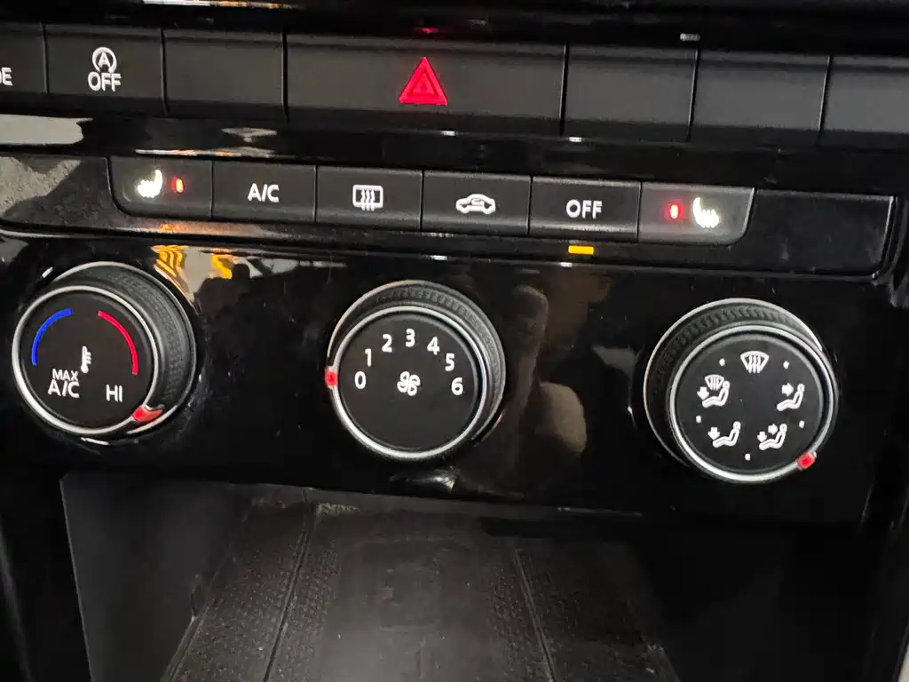 Volkswagen T-Roc 2021 Facelift 280TSI DSG 2WD Comfort & Smart Connect Edition 2022 - thumbnail 8