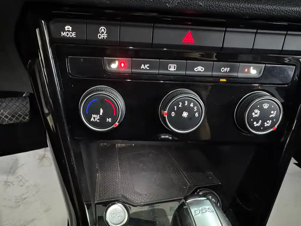 Volkswagen T-Roc 2021 Facelift 280TSI DSG 2WD Comfort & Smart Connect Edition 2022 - thumbnail 10