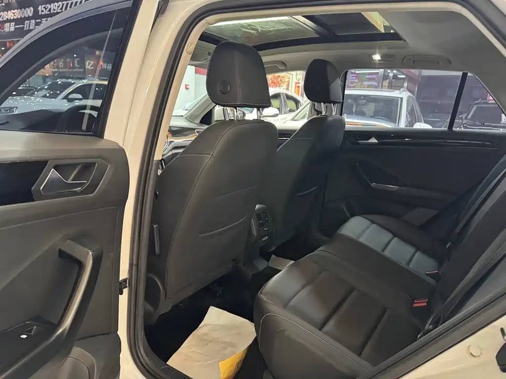 Volkswagen T-Roc 2021 Facelift 280TSI DSG 2WD Comfort & Smart Connect Edition 2022 - thumbnail 11
