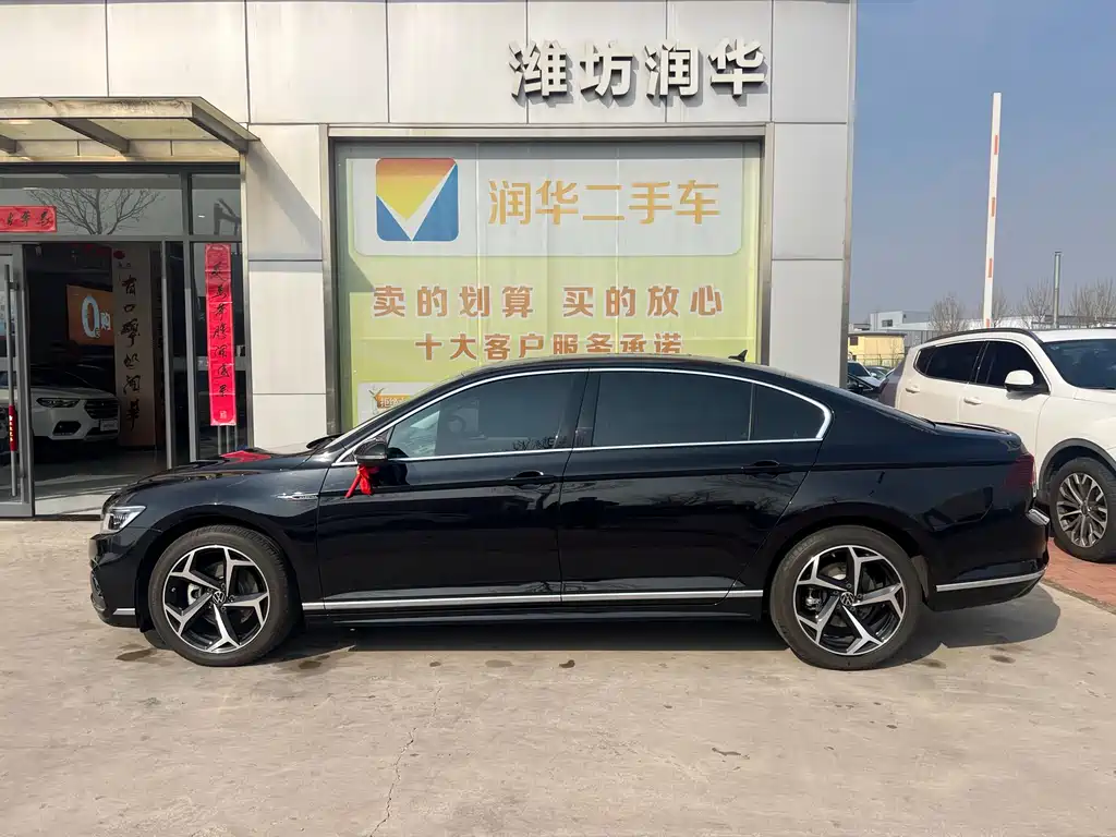 Volkswagen Magotan 2023 2 Million Units Anniversary Edition 330TSI DSG Luxury 2023 - thumbnail 2
