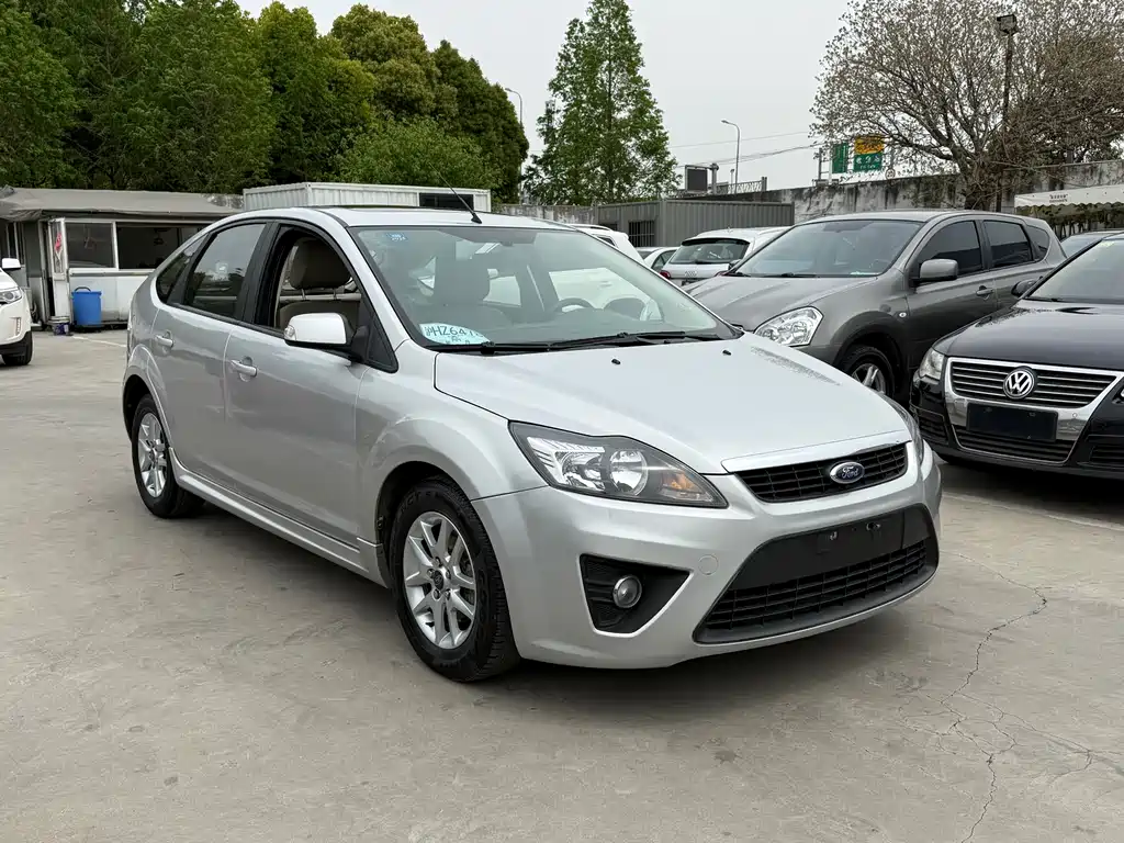 Ford Ford Focus 2011 Hatchback 1.8L Automatic Fashion Edition 2010 - thumbnail 3