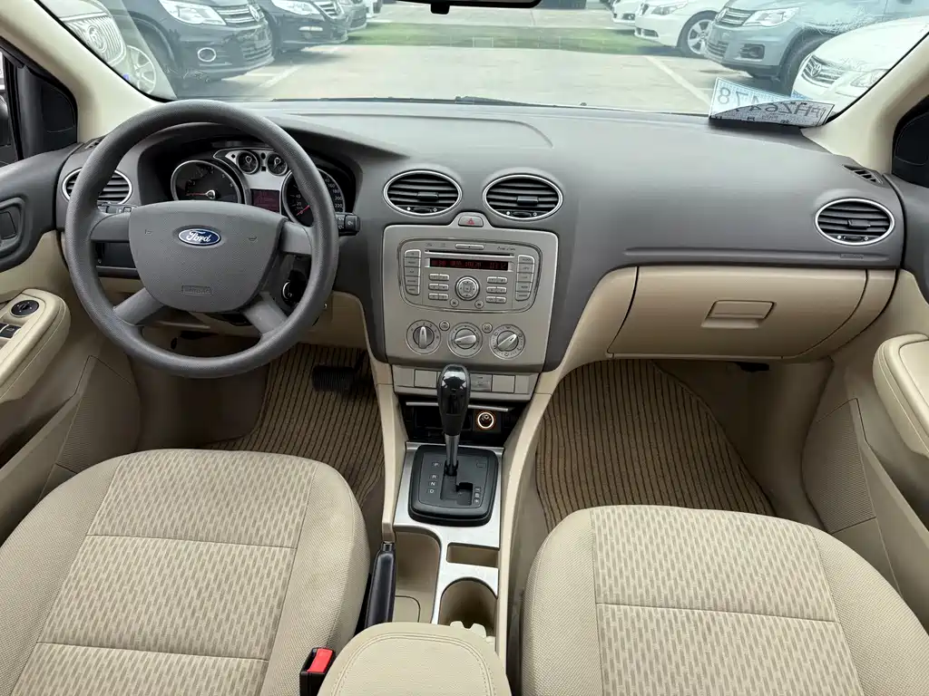 Ford Ford Focus 2011 Hatchback 1.8L Automatic Fashion Edition 2010 - thumbnail 5