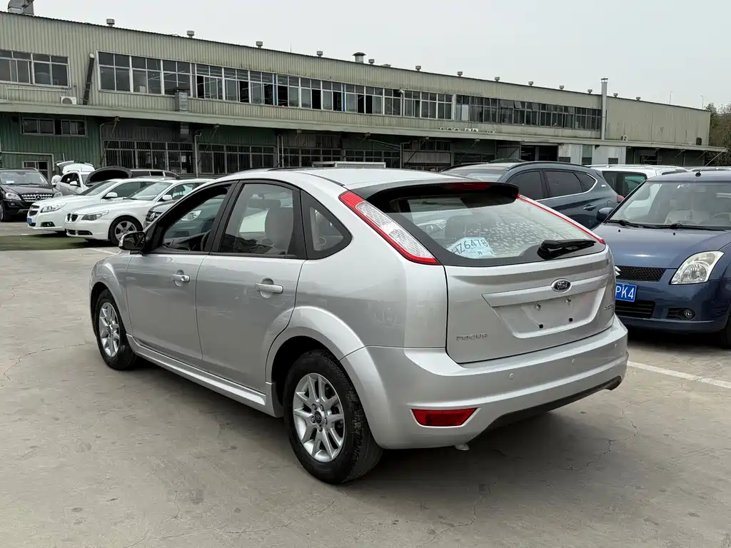 Ford Ford Focus 2011 Hatchback 1.8L Automatic Fashion Edition 2010 - thumbnail 11