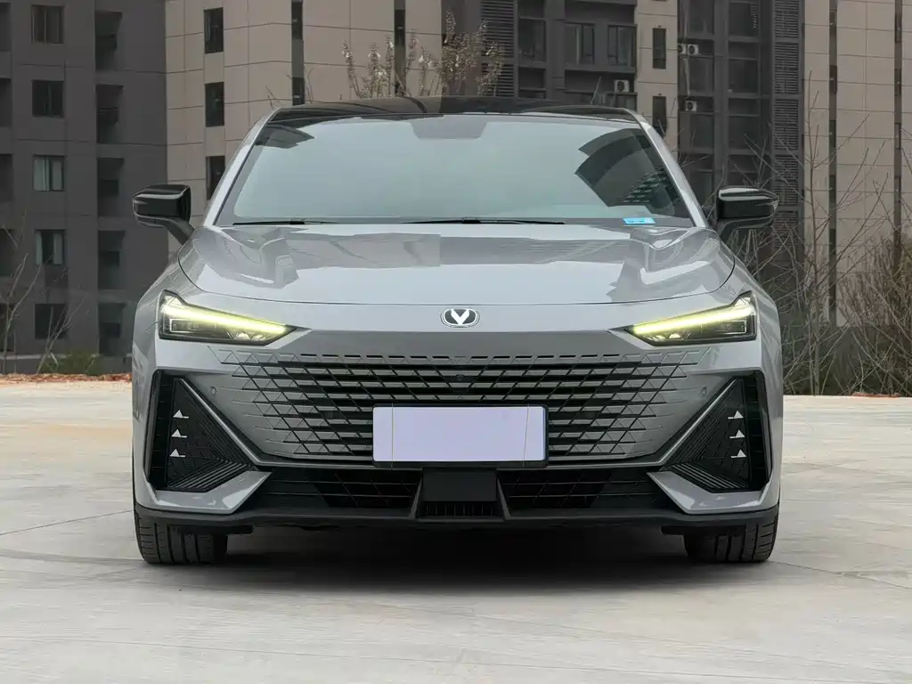 Changan Changan UNI-V 2022 1.5T Premium Edition 2022 - thumbnail 2