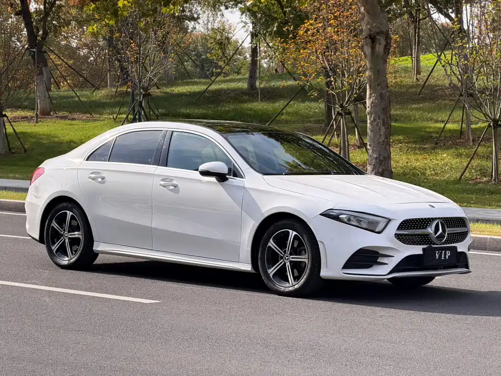 Mercedes-Benz Mercedes-Benz A-Class 2023 A 200 L Fashion Edition 2023 - thumbnail 3