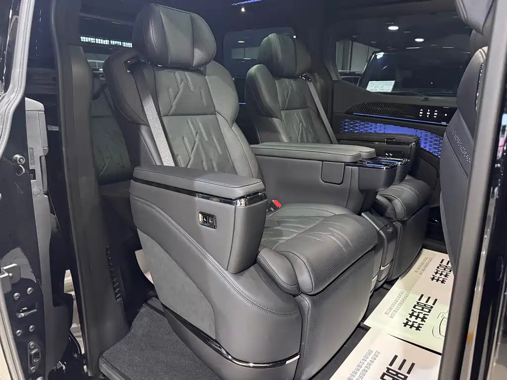 Zeekr Zeekr 009 2024 Six-Seat Executive Edition AWD 108kWh 2026 - thumbnail 5