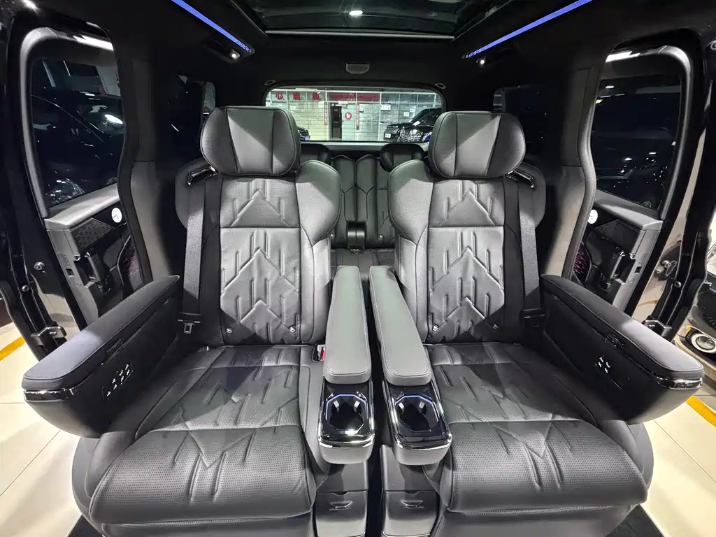 Zeekr Zeekr 009 2024 Six-Seat Executive Edition AWD 108kWh 2026 - thumbnail 6