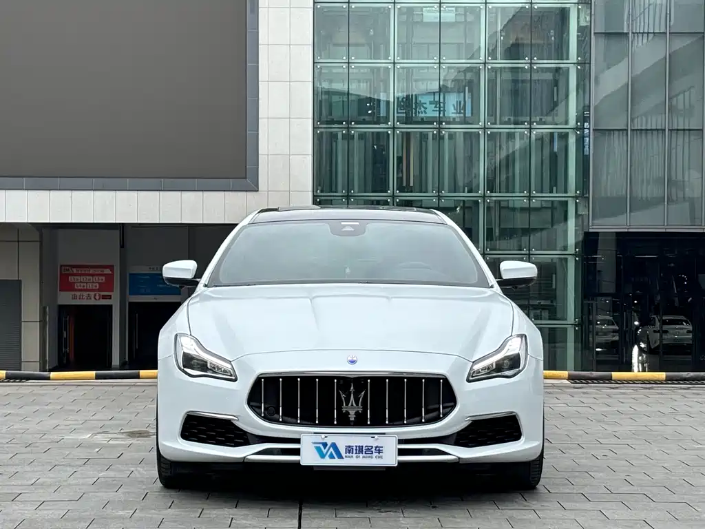 Maserati Chrysler 300C 2015 3.0T Standard Edition 2016 - thumbnail 2