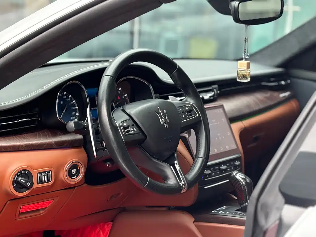Maserati Chrysler 300C 2015 3.0T Standard Edition 2016 - thumbnail 8