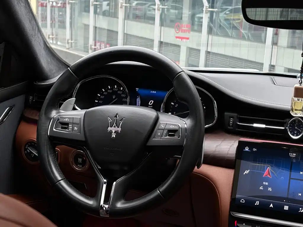 Maserati Chrysler 300C 2015 3.0T Standard Edition 2016 - thumbnail 13
