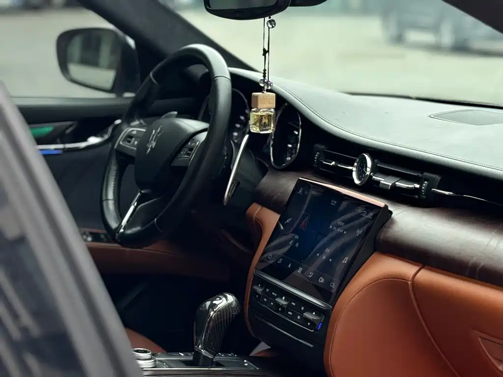 Maserati Chrysler 300C 2015 3.0T Standard Edition 2016 - thumbnail 15