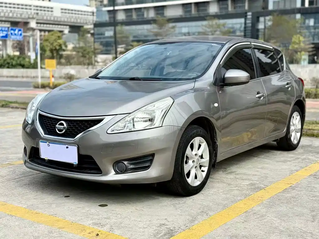 Nissan Nissan Tiida 2014 1.6L CVT Comfort Edition 2015