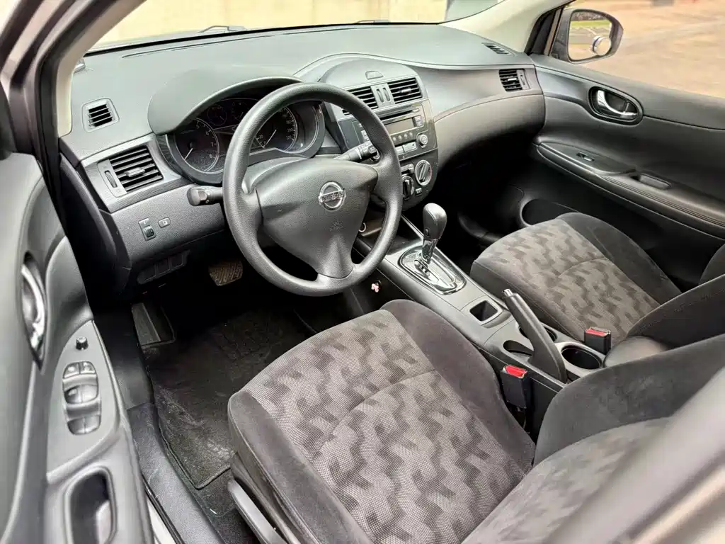 Nissan Nissan Tiida 2014 1.6L CVT Comfort Edition 2015 - thumbnail 4