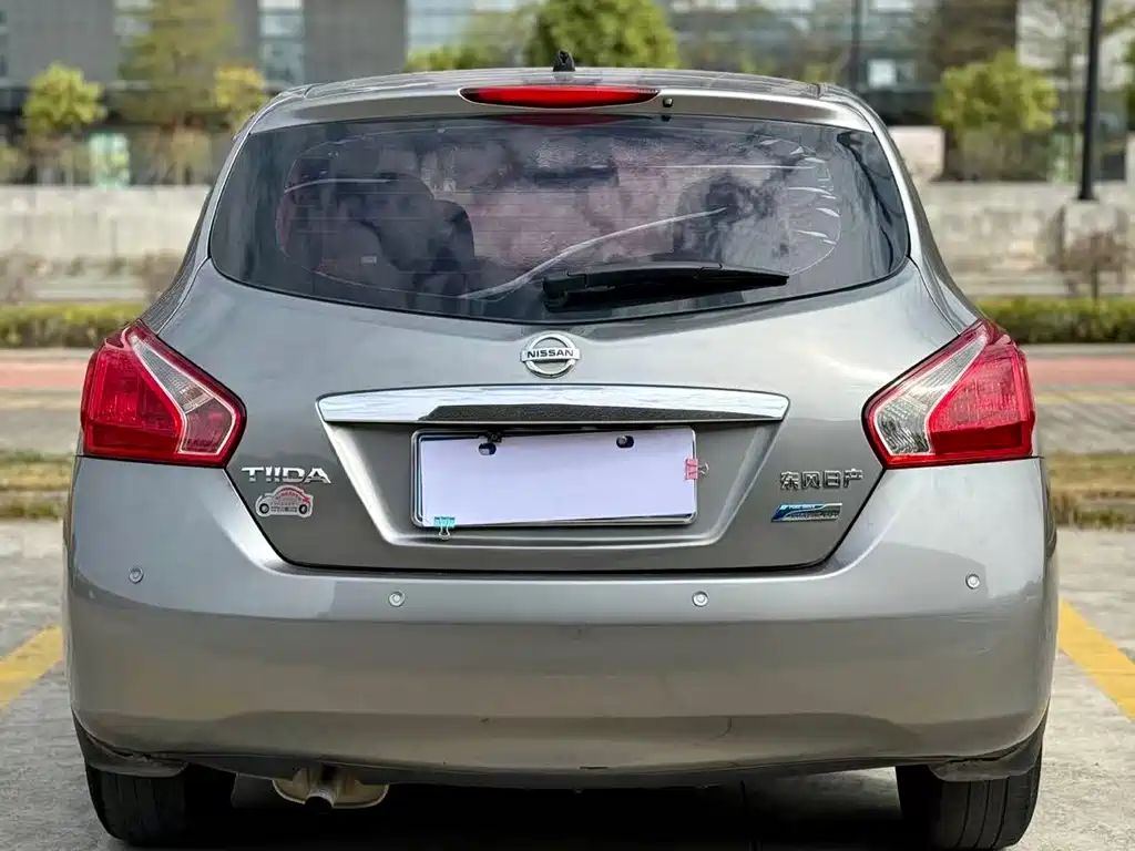 Nissan Nissan Tiida 2014 1.6L CVT Comfort Edition 2015 - thumbnail 8