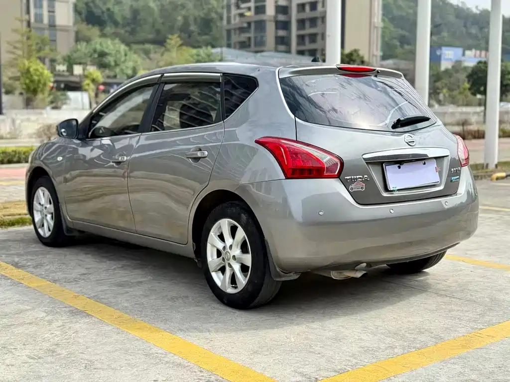 Nissan Nissan Tiida 2014 1.6L CVT Comfort Edition 2015 - thumbnail 9