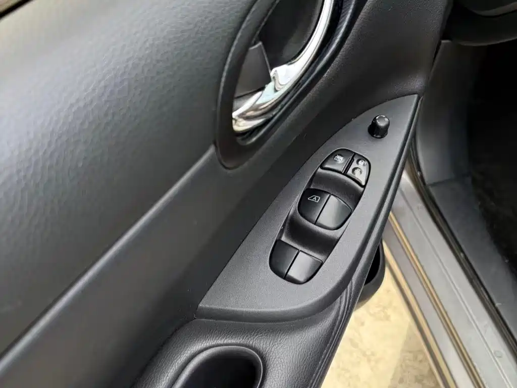 Nissan Nissan Tiida 2014 1.6L CVT Comfort Edition 2015 - thumbnail 13