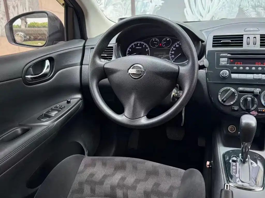 Nissan Nissan Tiida 2014 1.6L CVT Comfort Edition 2015 - thumbnail 17