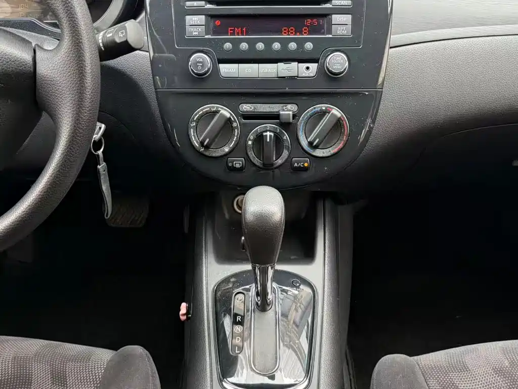 Nissan Nissan Tiida 2014 1.6L CVT Comfort Edition 2015 - thumbnail 18