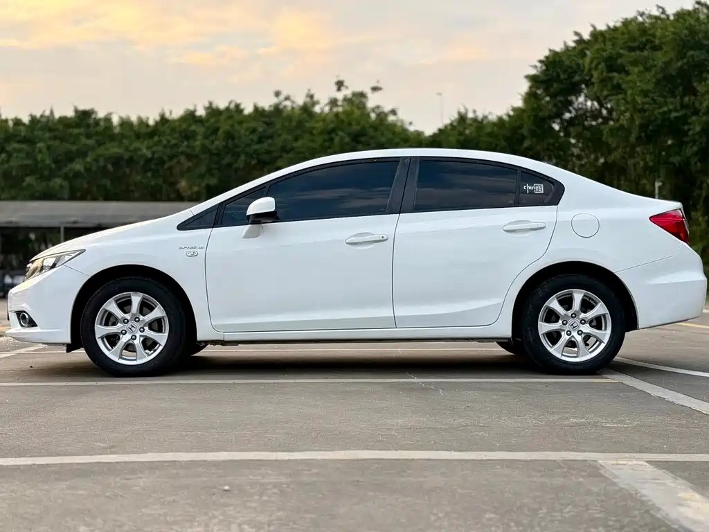 Honda Honda Civic 2013 10th Anniversary 1.8L Automatic Comfort Edition 2014 - thumbnail 10
