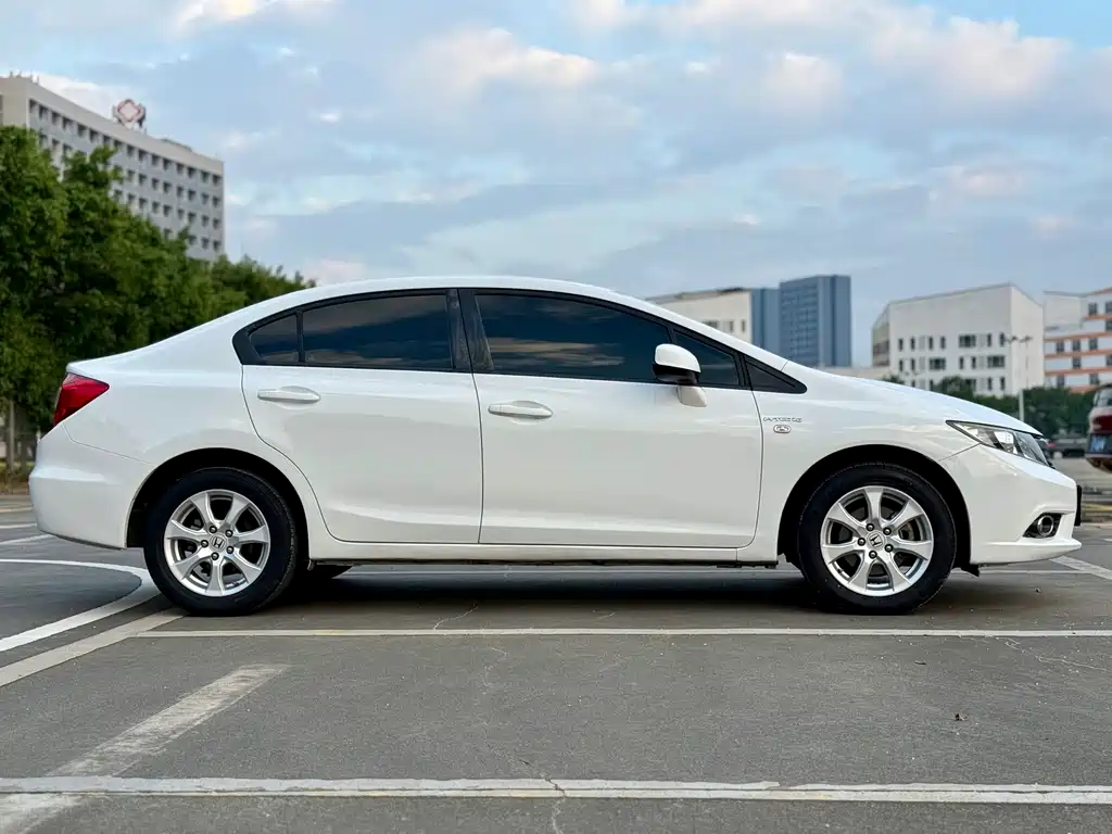 Honda Honda Civic 2013 10th Anniversary 1.8L Automatic Comfort Edition 2014 - thumbnail 11
