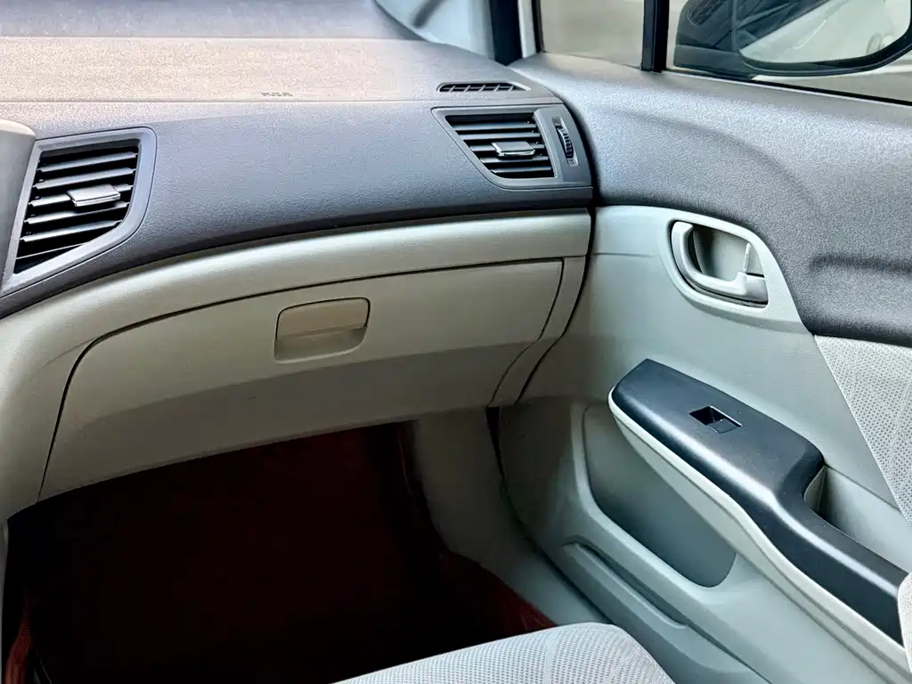 Honda Honda Civic 2013 10th Anniversary 1.8L Automatic Comfort Edition 2014 - thumbnail 20