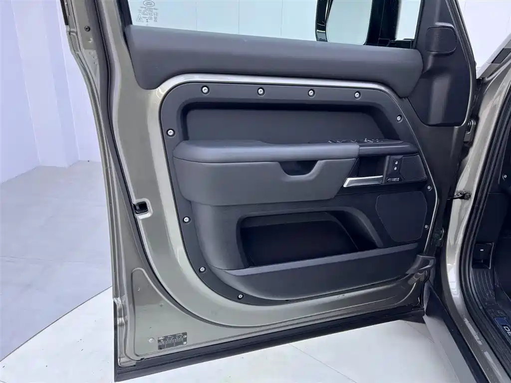 Land Rover Land Rover Defender 2025 110 3.0T P400 X 2024 - thumbnail 17