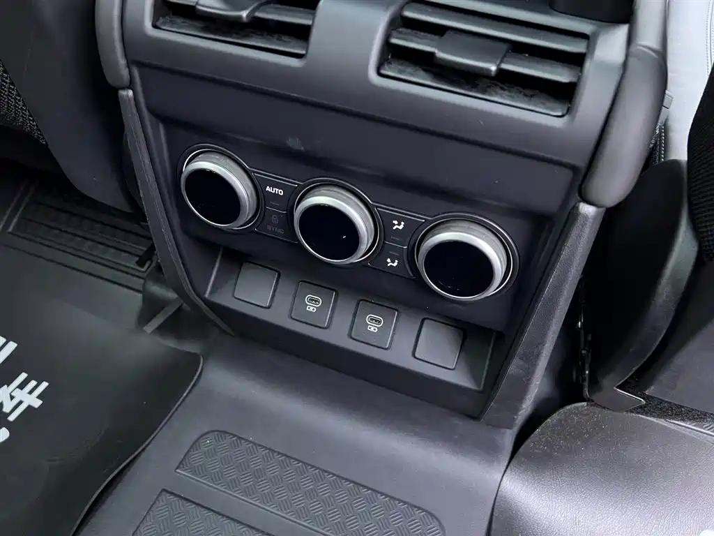 Land Rover Land Rover Defender 2025 110 3.0T P400 X 2024 - thumbnail 29