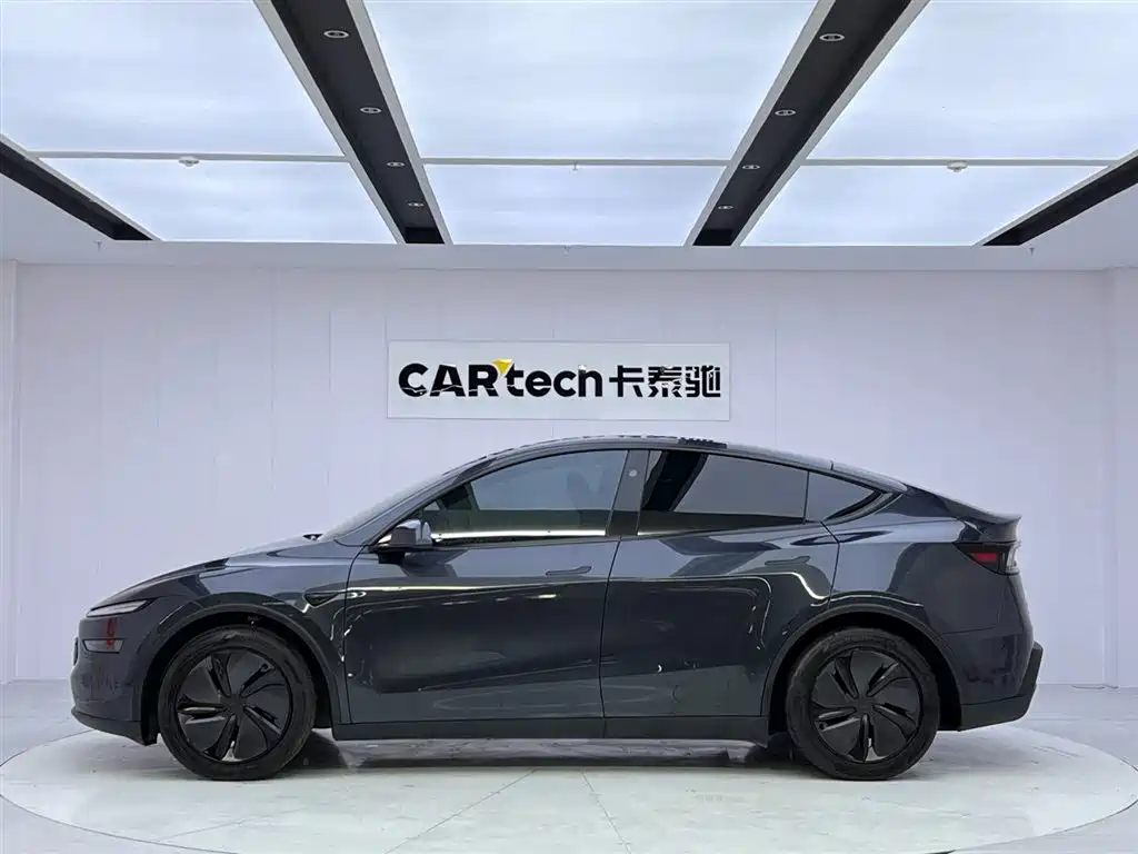 Tesla Model Y 2025 Long Range AWD First Edition 2025 - thumbnail 2