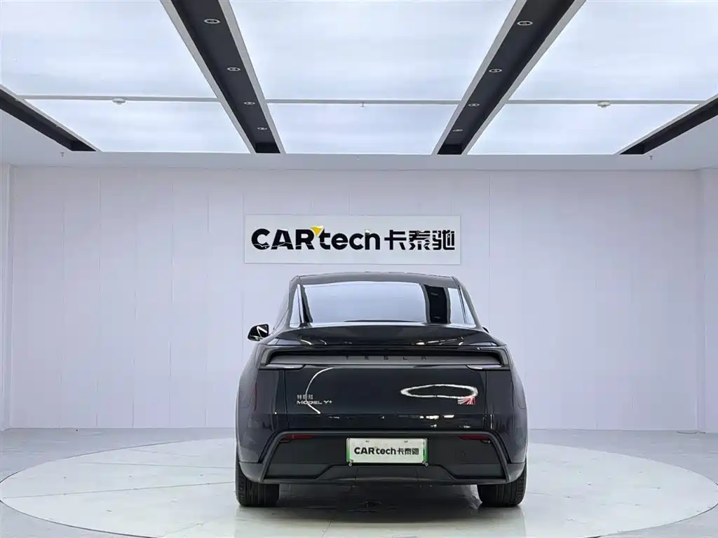 Tesla Model Y 2025 Long Range AWD First Edition 2025 - thumbnail 4