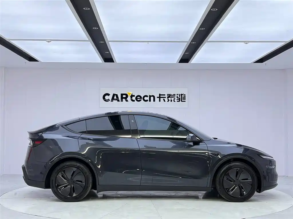 Tesla Model Y 2025 Long Range AWD First Edition 2025 - thumbnail 6