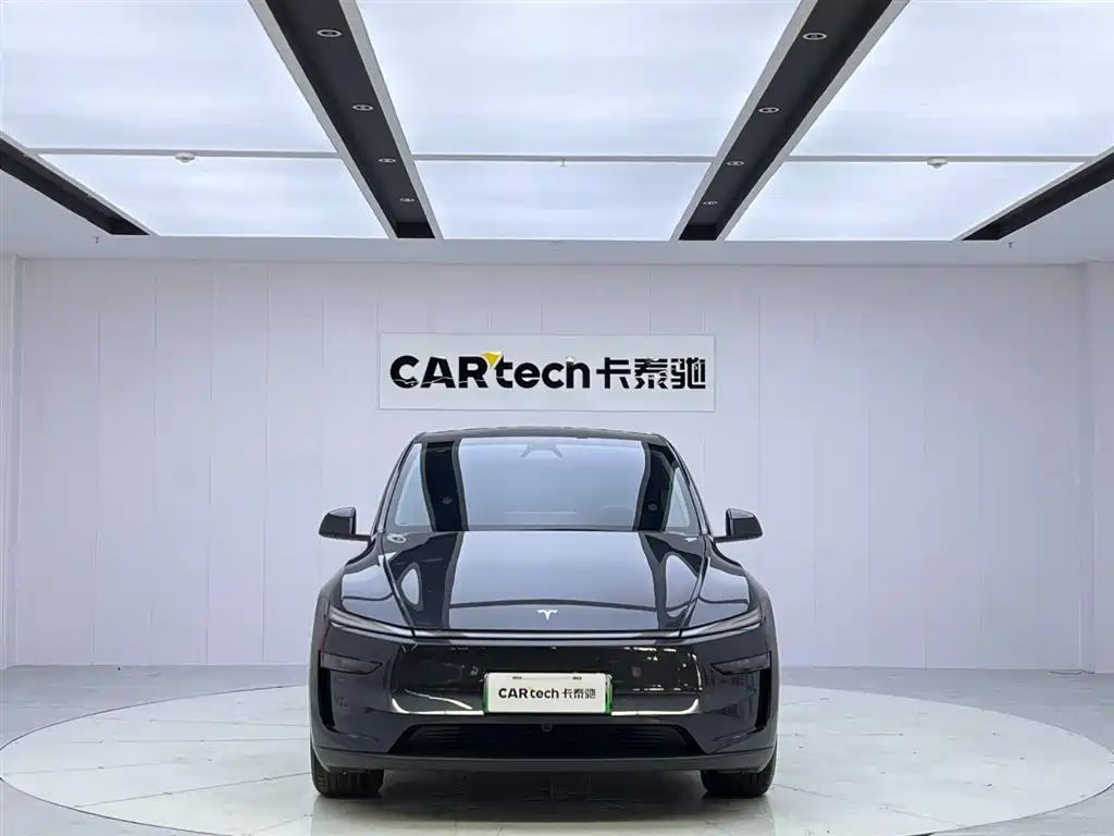 Tesla Model Y 2025 Long Range AWD First Edition 2025 - thumbnail 8