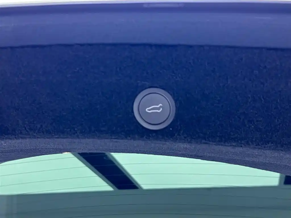 Tesla Model Y 2025 Long Range AWD First Edition 2025 - thumbnail 11