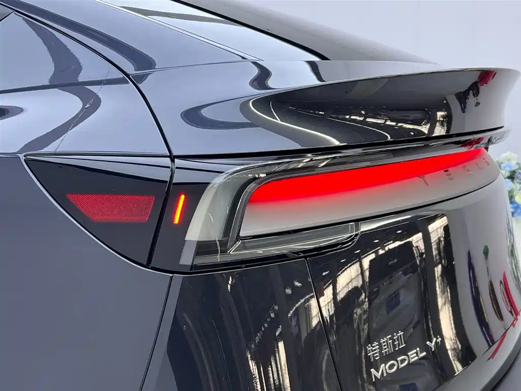 Tesla Model Y 2025 Long Range AWD First Edition 2025 - thumbnail 12