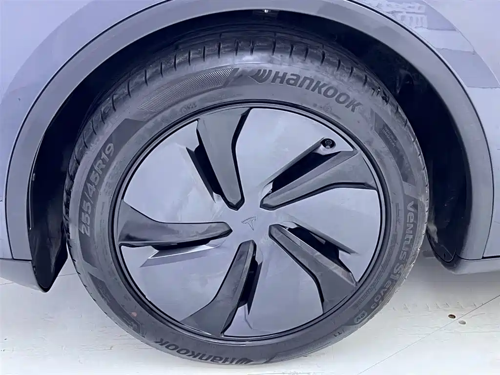 Tesla Model Y 2025 Long Range AWD First Edition 2025 - thumbnail 13
