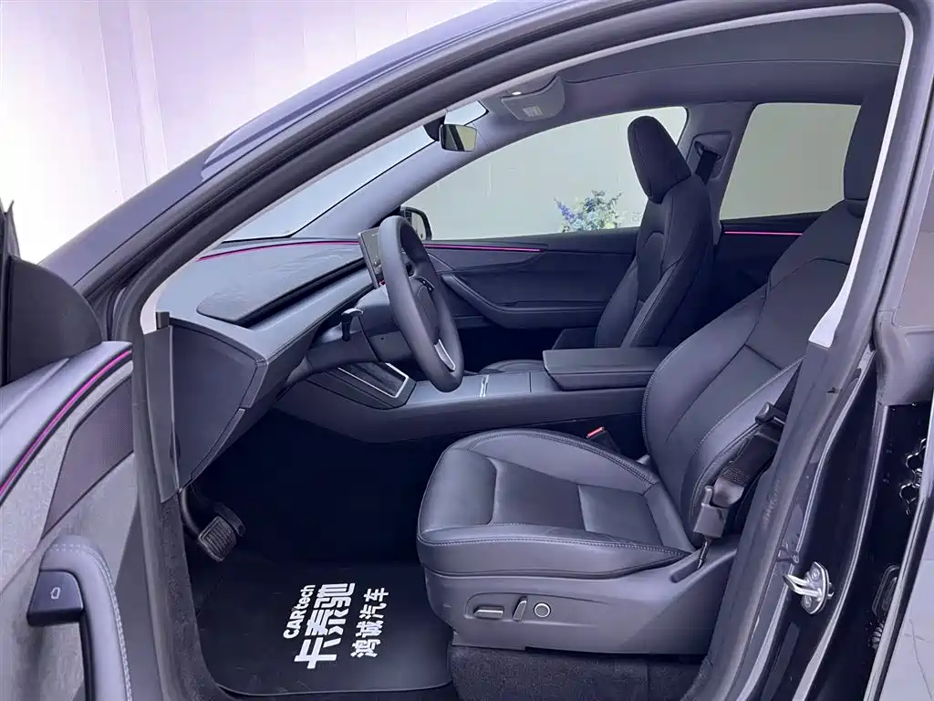 Tesla Model Y 2025 Long Range AWD First Edition 2025 - thumbnail 16