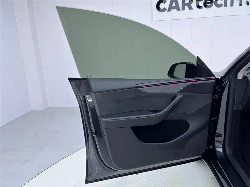 Tesla Model Y 2025 Long Range AWD First Edition 2025 - thumbnail 17