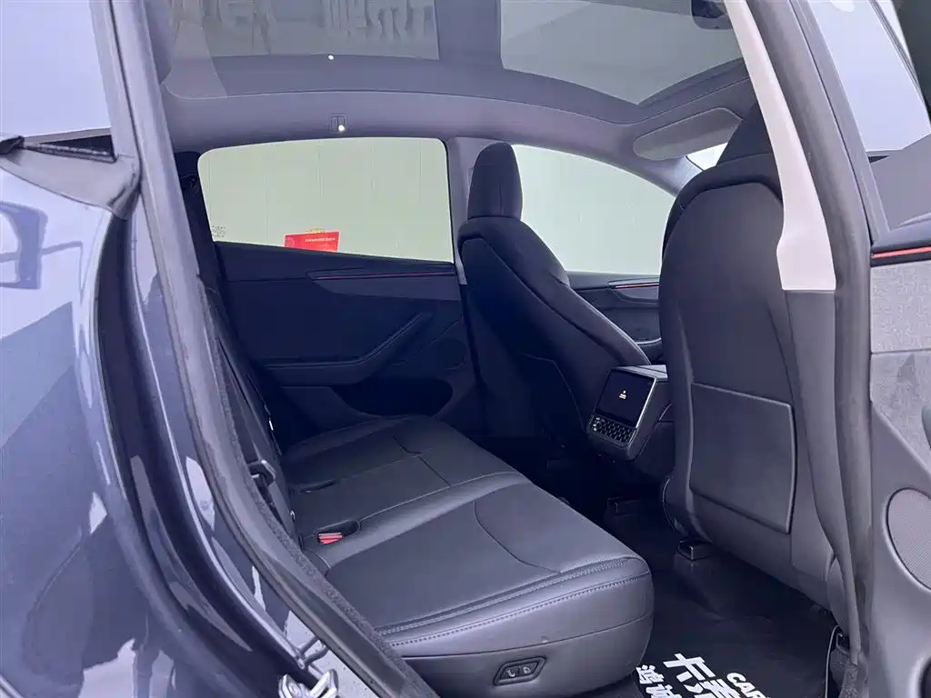 Tesla Model Y 2025 Long Range AWD First Edition 2025 - thumbnail 21