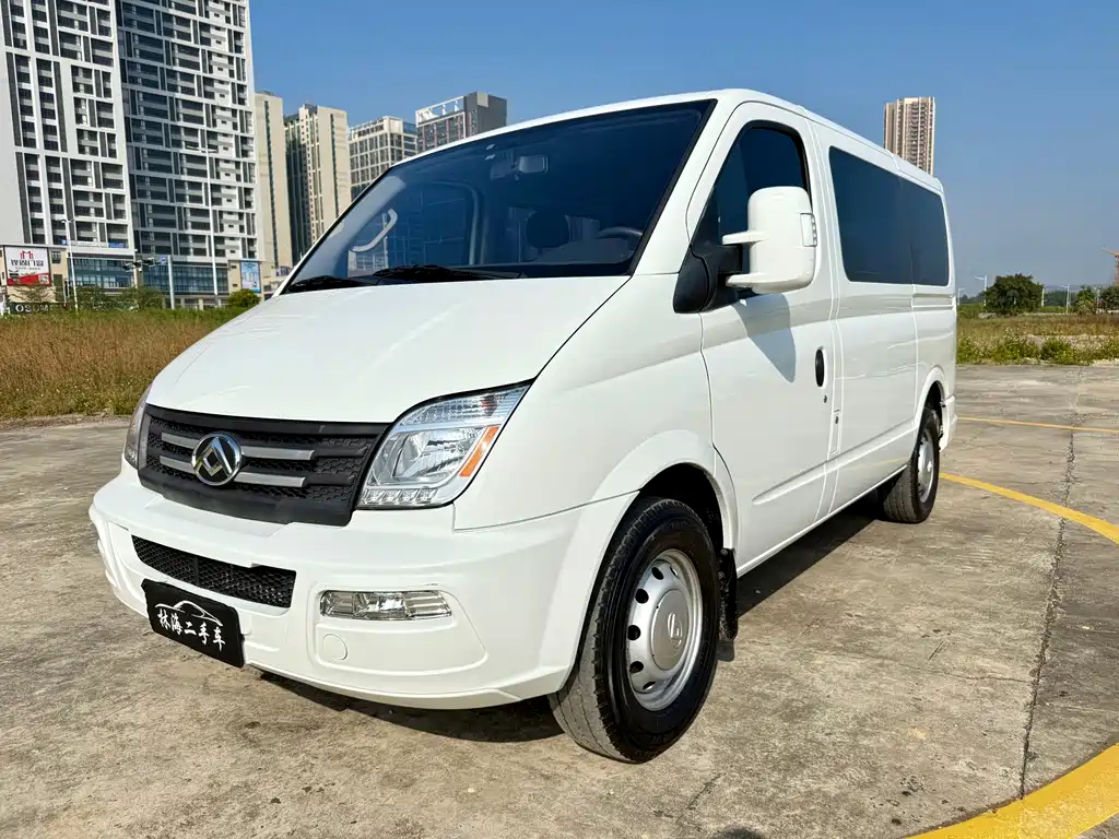 Maxus MAXUS V80 2023 2.0T PLUS Manual City Edition Short Wheelbase Ultra Low Roof 5/6 Seats 2023