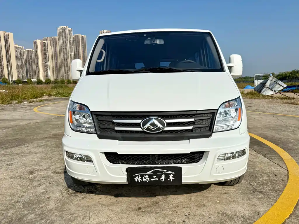 Maxus MAXUS V80 2023 2.0T PLUS Manual City Edition Short Wheelbase Ultra Low Roof 5/6 Seats 2023 - thumbnail 2