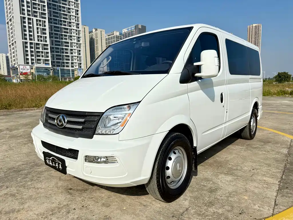 Maxus MAXUS V80 2023 2.0T PLUS Manual City Edition Short Wheelbase Ultra Low Roof 5/6 Seats 2023 - thumbnail 3