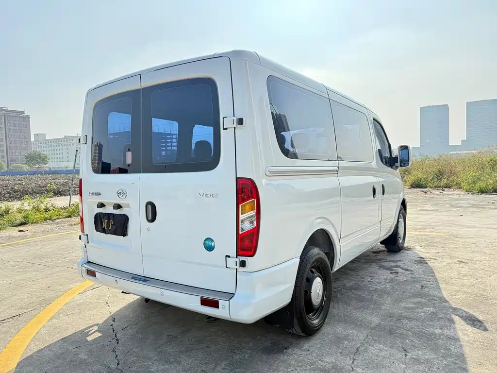 Maxus MAXUS V80 2023 2.0T PLUS Manual City Edition Short Wheelbase Ultra Low Roof 5/6 Seats 2023 - thumbnail 6