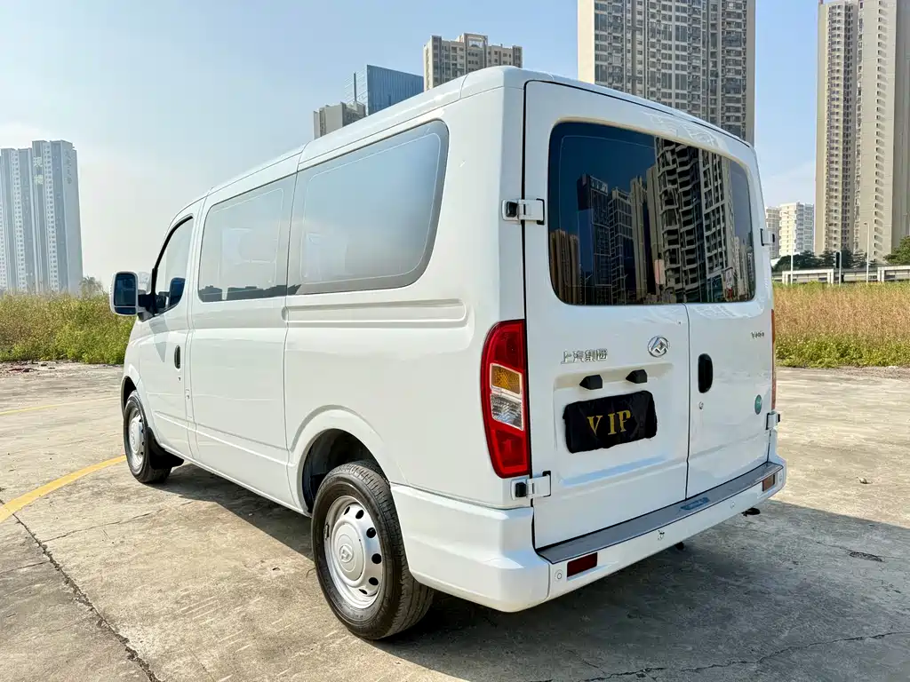 Maxus MAXUS V80 2023 2.0T PLUS Manual City Edition Short Wheelbase Ultra Low Roof 5/6 Seats 2023 - thumbnail 8