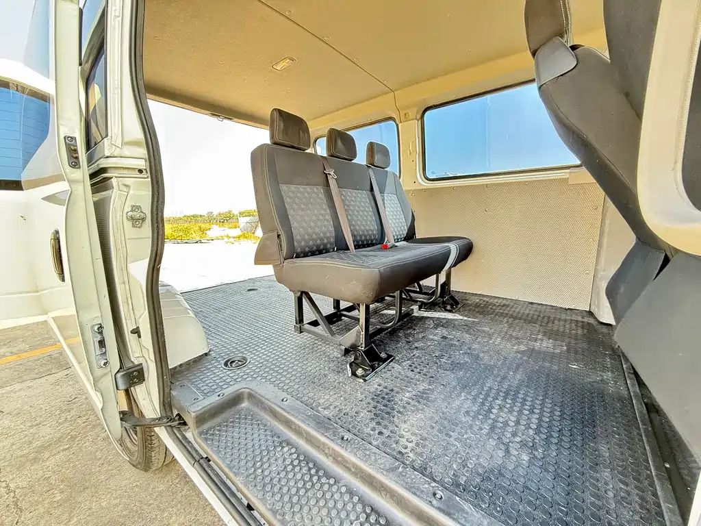 Maxus MAXUS V80 2023 2.0T PLUS Manual City Edition Short Wheelbase Ultra Low Roof 5/6 Seats 2023 - thumbnail 14
