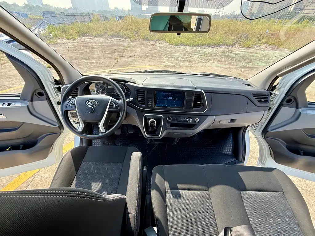 Maxus MAXUS V80 2023 2.0T PLUS Manual City Edition Short Wheelbase Ultra Low Roof 5/6 Seats 2023 - thumbnail 16